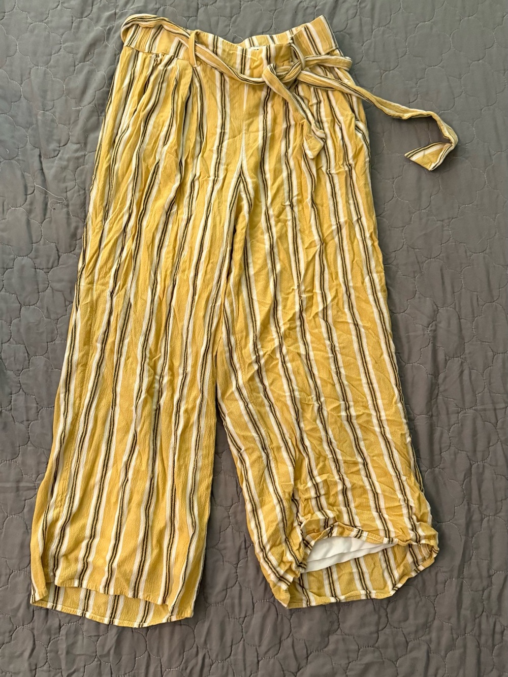 Hollister Ultra High Rise Cropped Yellow Striped Tie-Waist Pants
